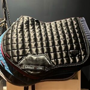 EUC Lemieux Loire black satin close contact saddle pad. Size large (horse).